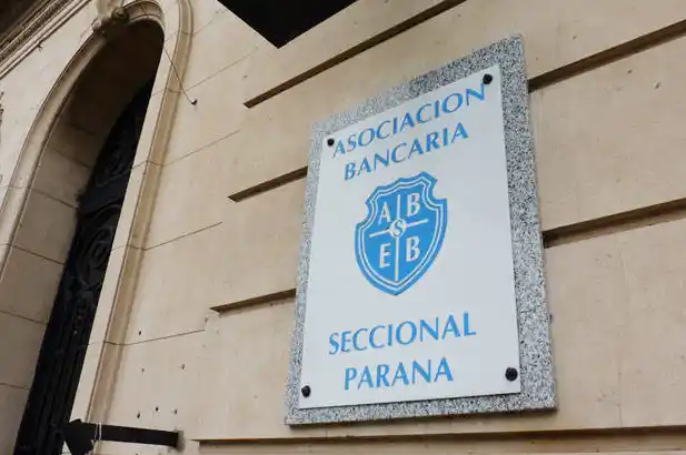 Los bancarios quieren una suma fija para enero, febrero y marzo

