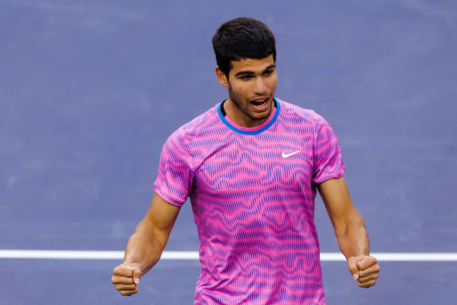 Alcaraz levanta el trofeo por segundo año consecutivo.