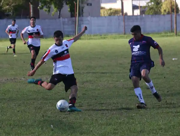 Central Entrerriano goleó a Isleños y se afianzó bien arriba en su zona