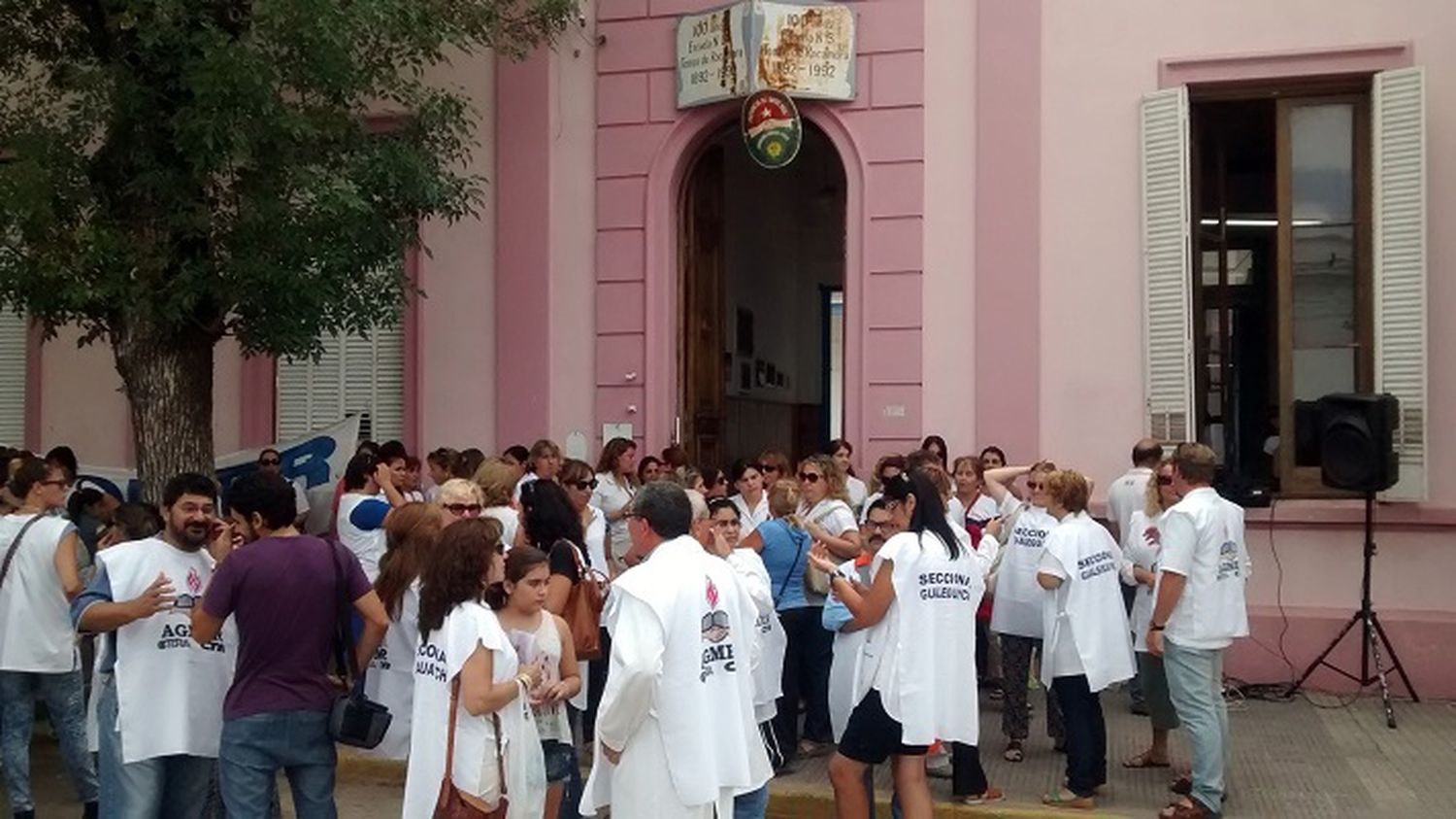 Docentes rechazan un salario de $6350 y Entre Ríos queda a un paso del paro