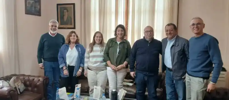 Encuentro presencial entre autoridades de Benito Juárez y representantes de la Facultad de Exactas.