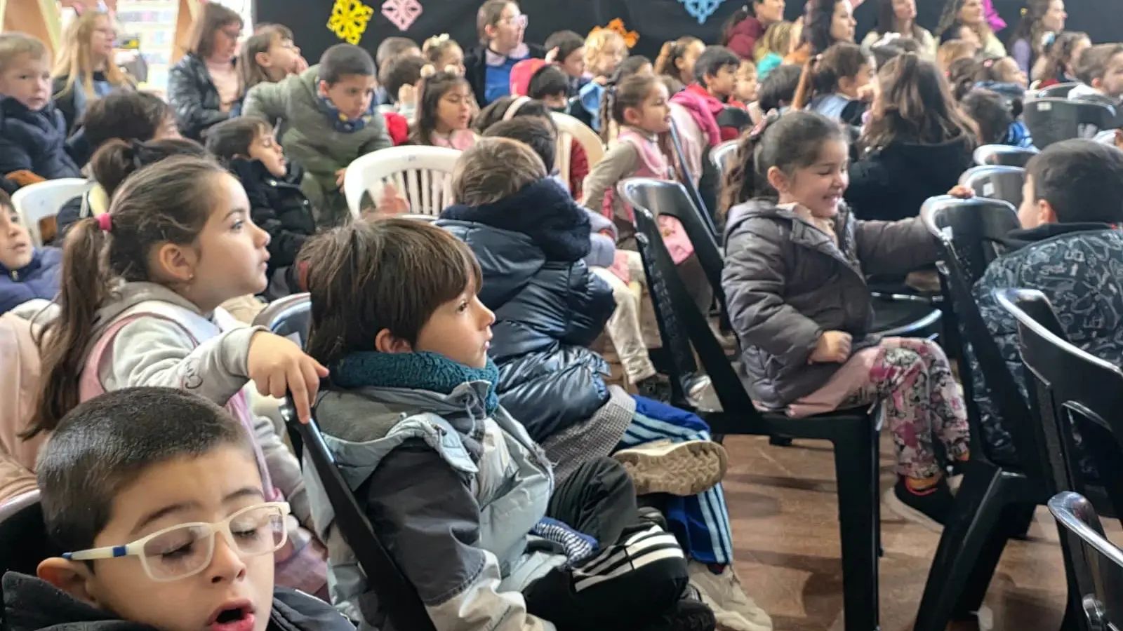 Visita del Jardín 913 a la feria del libro del Colegio Holandés