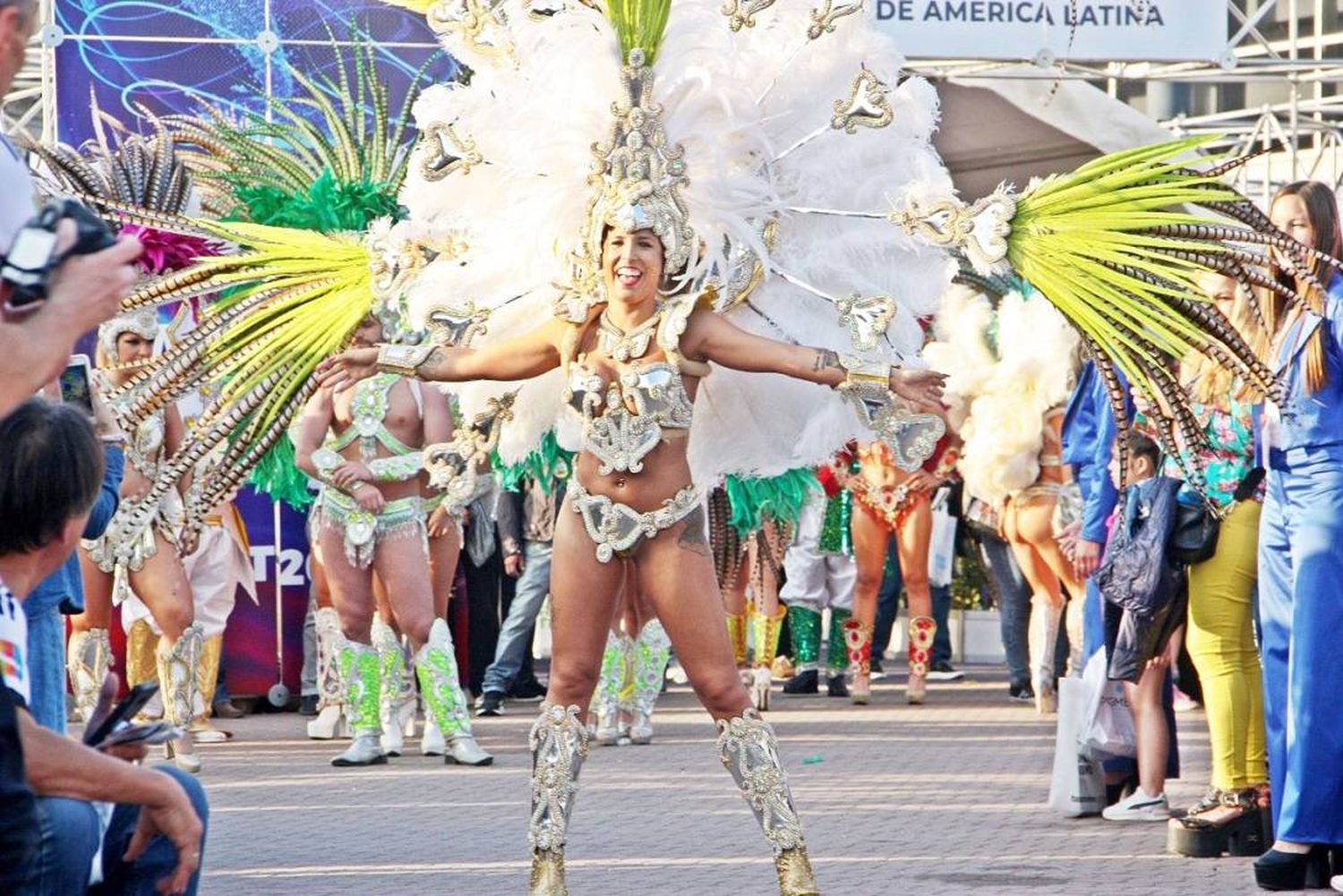 Comparsa Emperatriz se lució y brilló en la Feria Internacional de Turismo