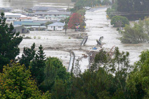 ¡EMERGENCIA EN NUEVA ZELANDA! Fuerte ciclón arrasó carreteras, inundó casas y dejó a 250.000 personas sin electricidad