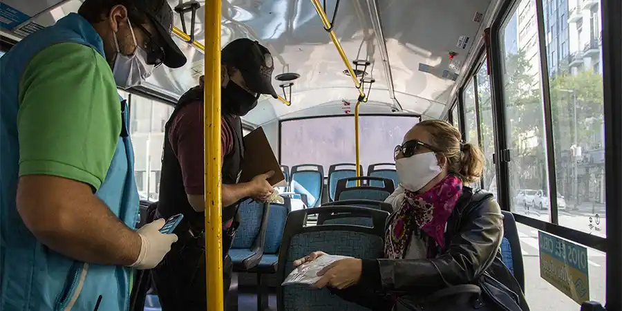 Se amplía la capacidad permitida en colectivos, trenes y subtes en el AMBA