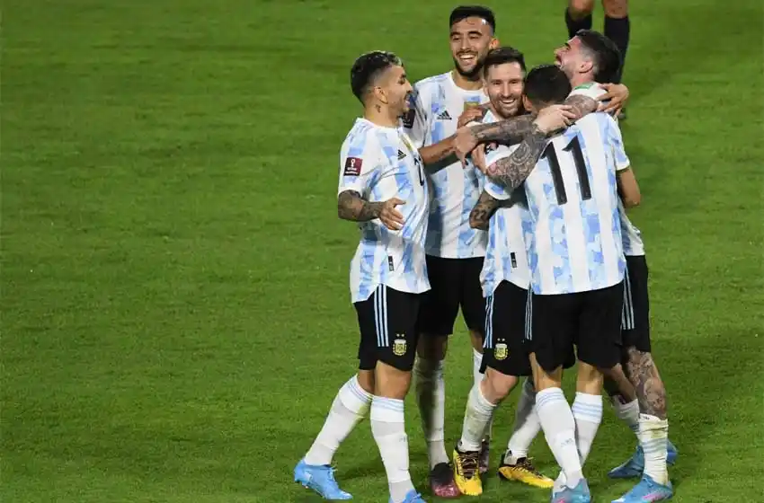 Argentina goleó a Venezuela en La Bombonera y llegó a 30 partidos invictos