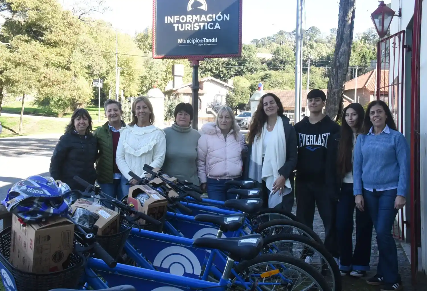 El Municipio impulsa circuitos turísticos con bicicletas de uso público en pueblos rurales.