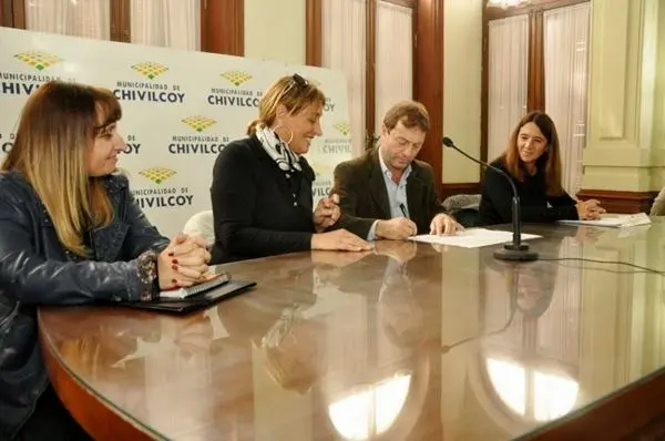 Chivilcoy: Intendente Speranza firmó convenio del programa "Operadores de calle"
