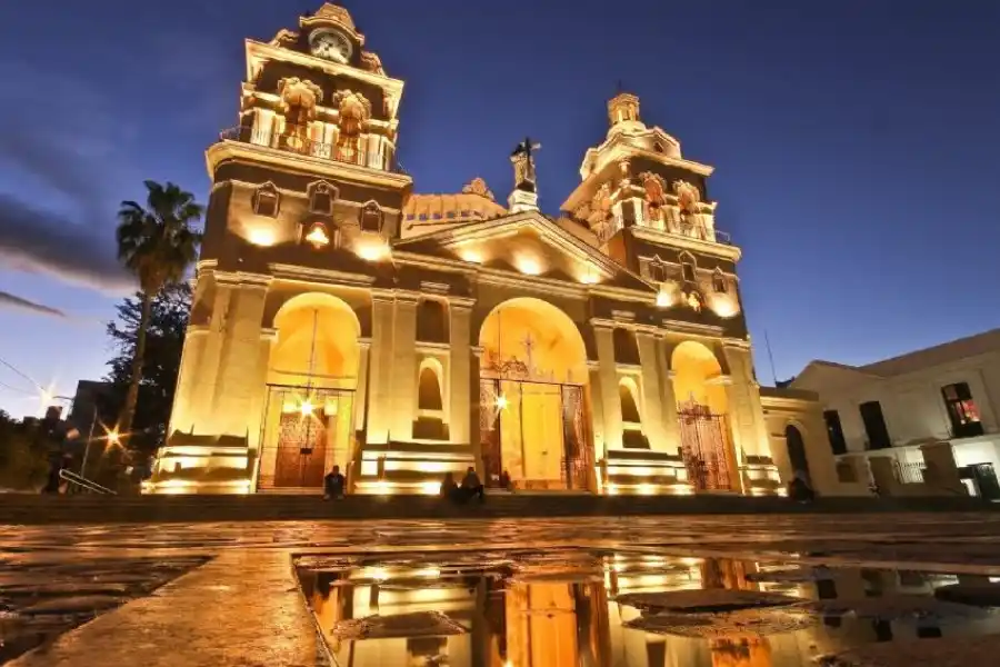 Se robaron una corona de plata de más de 200 años de la Catedral de Córdoba