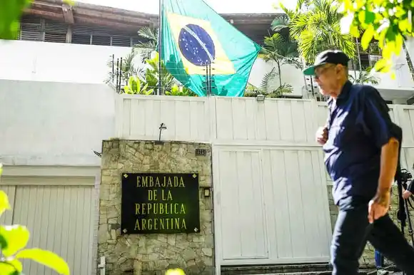 Maduro extremó el asedio a los asilados en la Embajada argentina en Venezuela