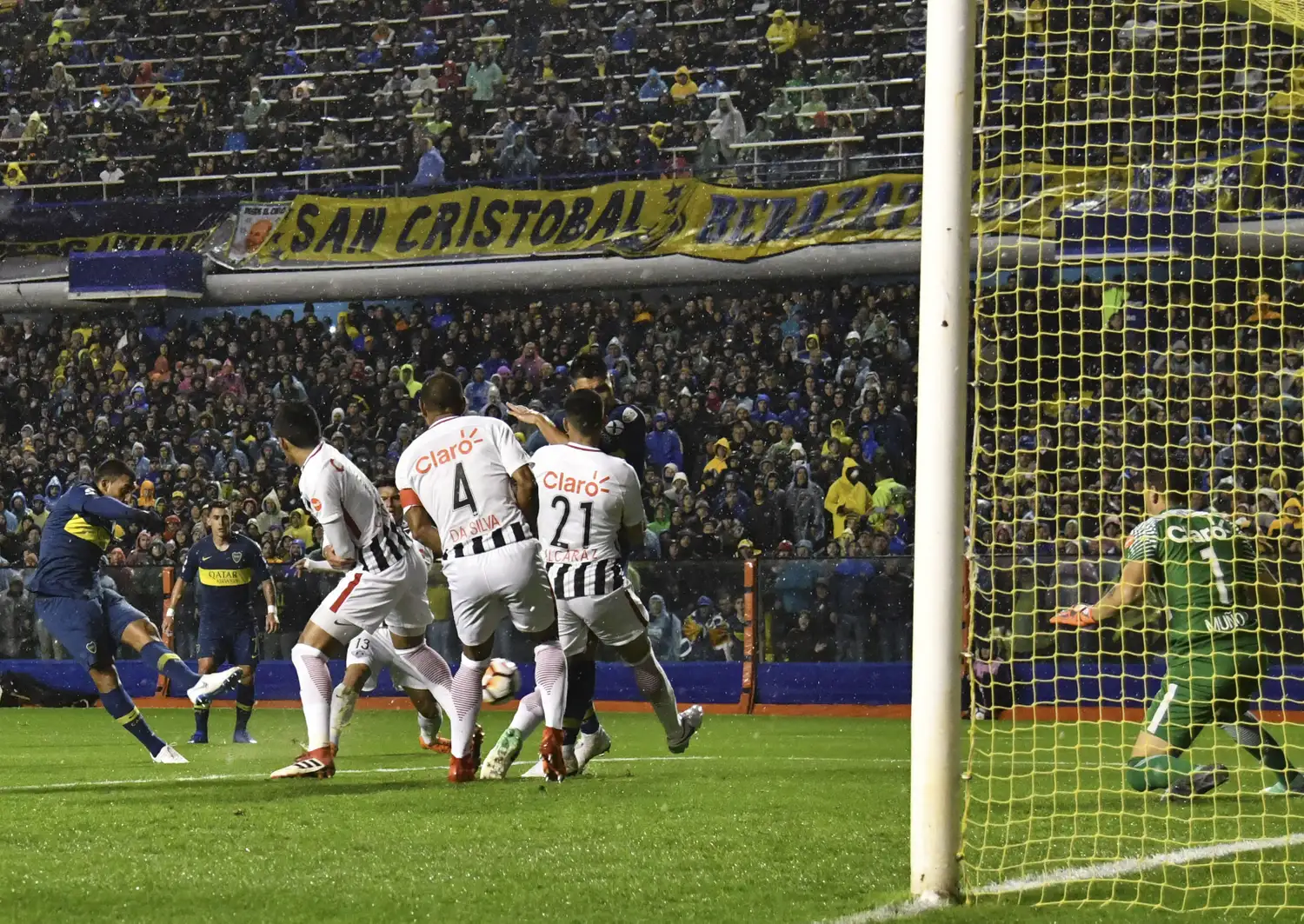 Boca sacó una buena ventaja frente a Libertad
