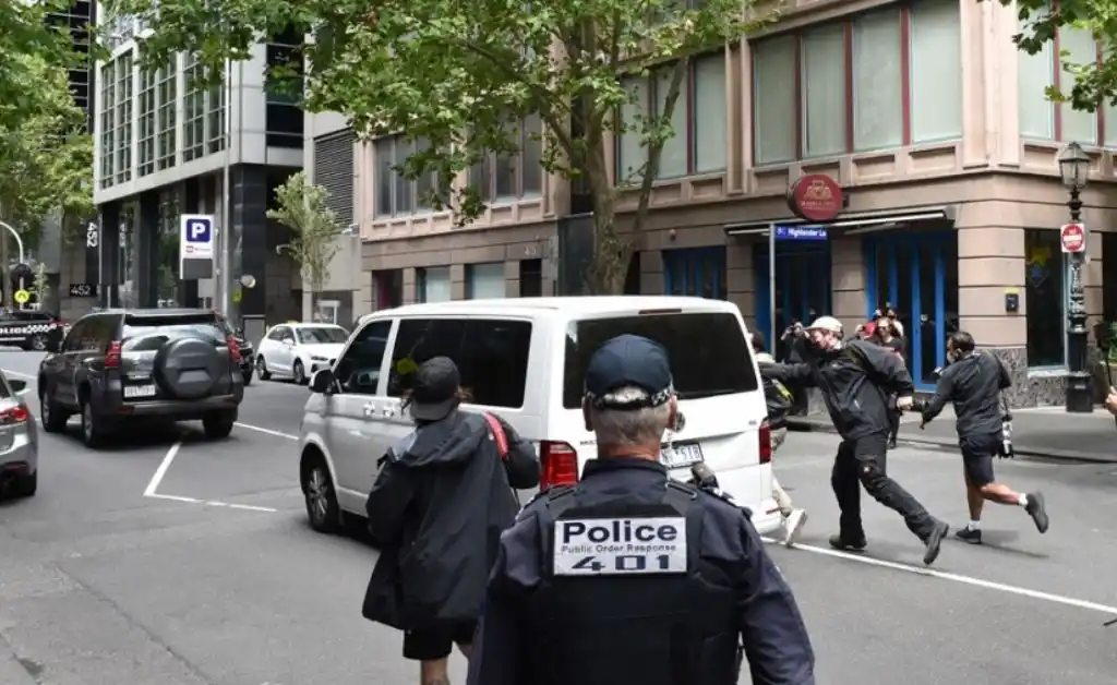 Trasladan a Novak Djokovic a un centro de detención de inmigrantes