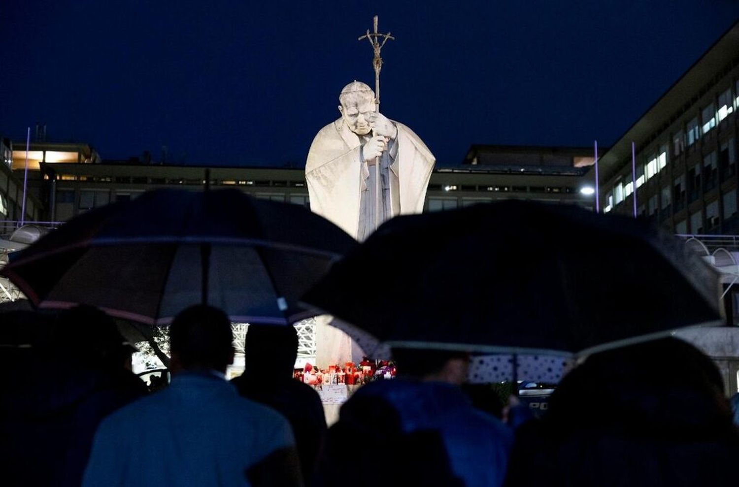 El papa Francisco sufrió dos nuevos episodios de insuficiencia respiratoria aguda