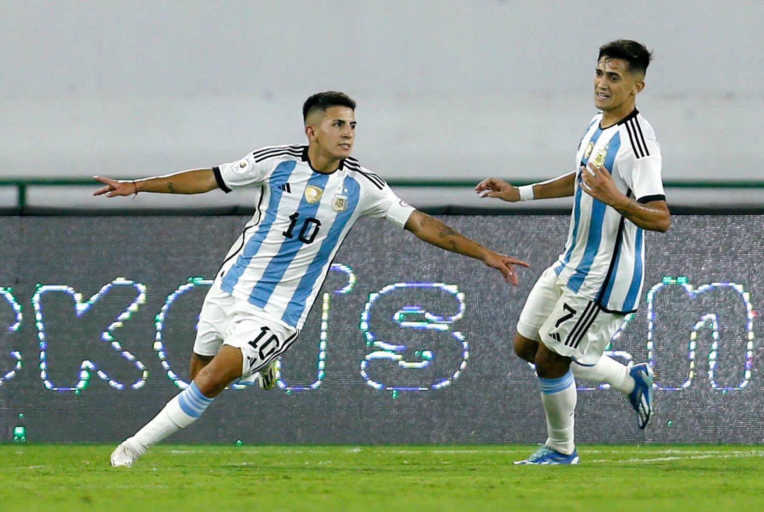 Almada y Solari llegaron al gol en el partido anterior.