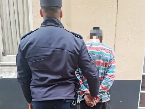 Un hombre fue aprehendido en la Plaza 25 de Mayo