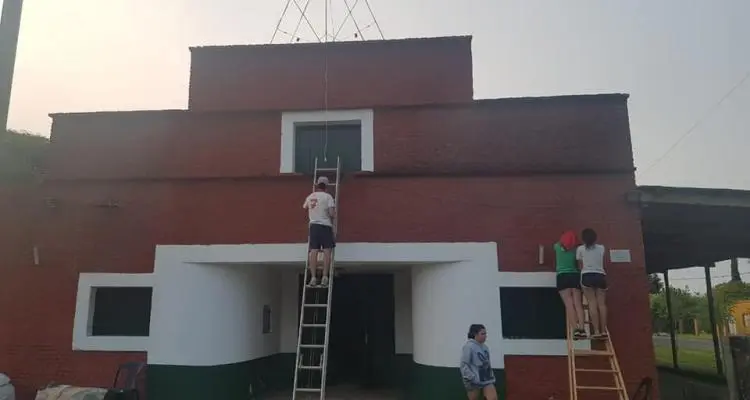 Scouts: Jóvenes de Devoto llenaron de colores al club de Doyle