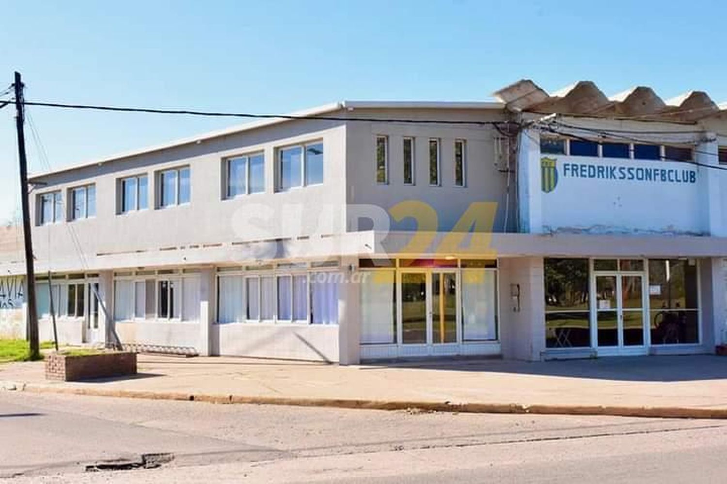 Firmat: roban cables, cervezas y cigarrillos en el Club Fredriksson