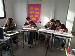 Alumnos de francés de la Escuela  Municipal de Idiomas, sin docente