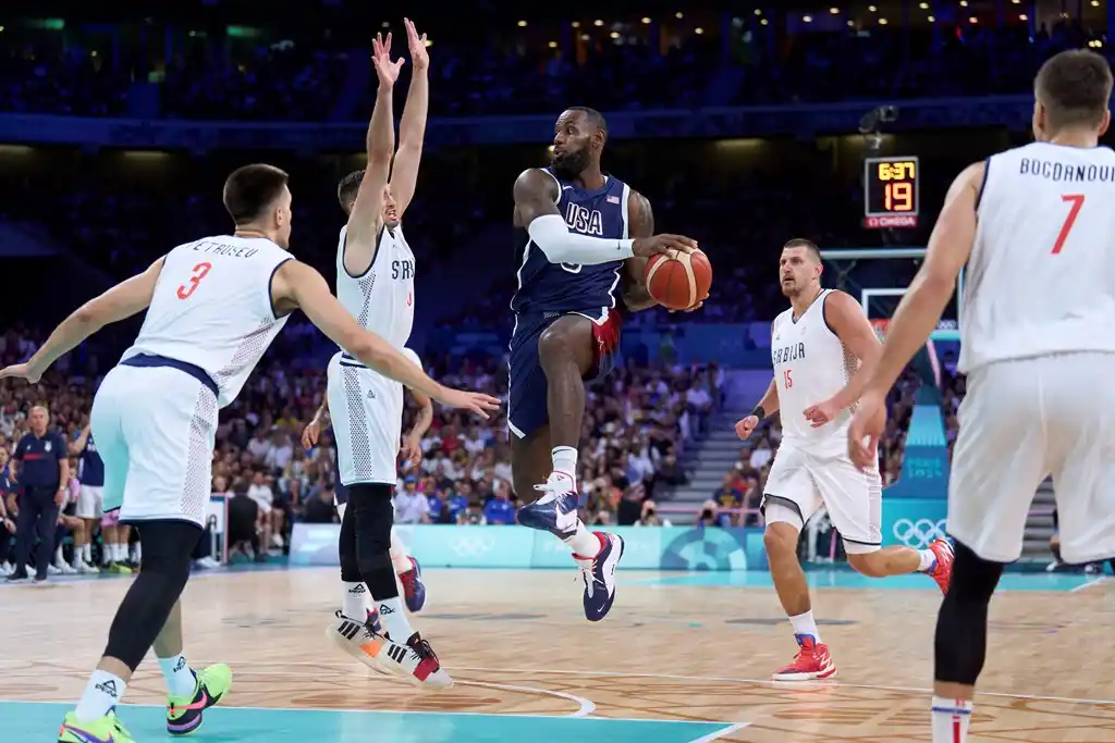 Estados Unidos pisó fuerte en el debut.