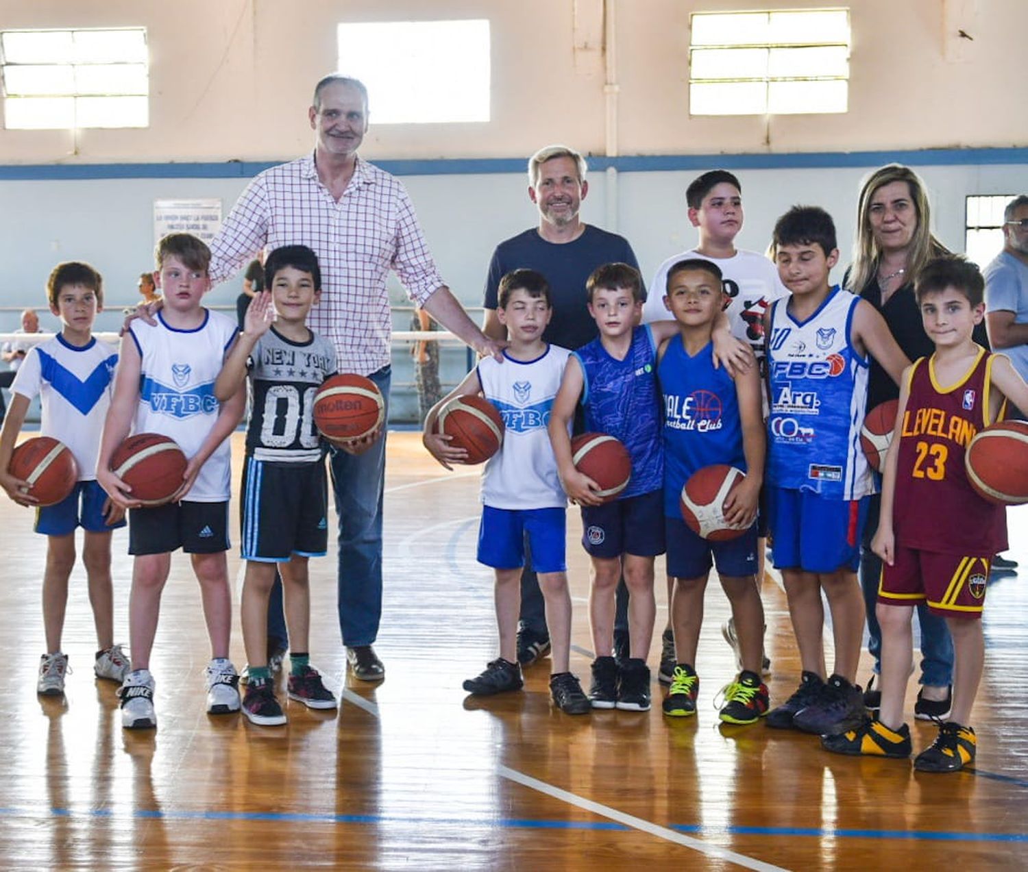 "El deporte es una herramienta de transformación social", coincidieron Frigerio y el basquetbolista Uranga