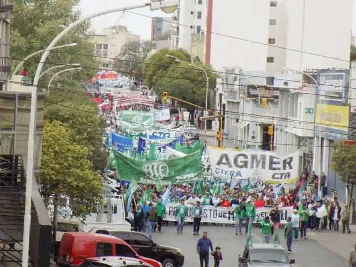 Fuerte rechazo gremial a la eliminación de jubilaciones especiales para  docentes y personal de salud