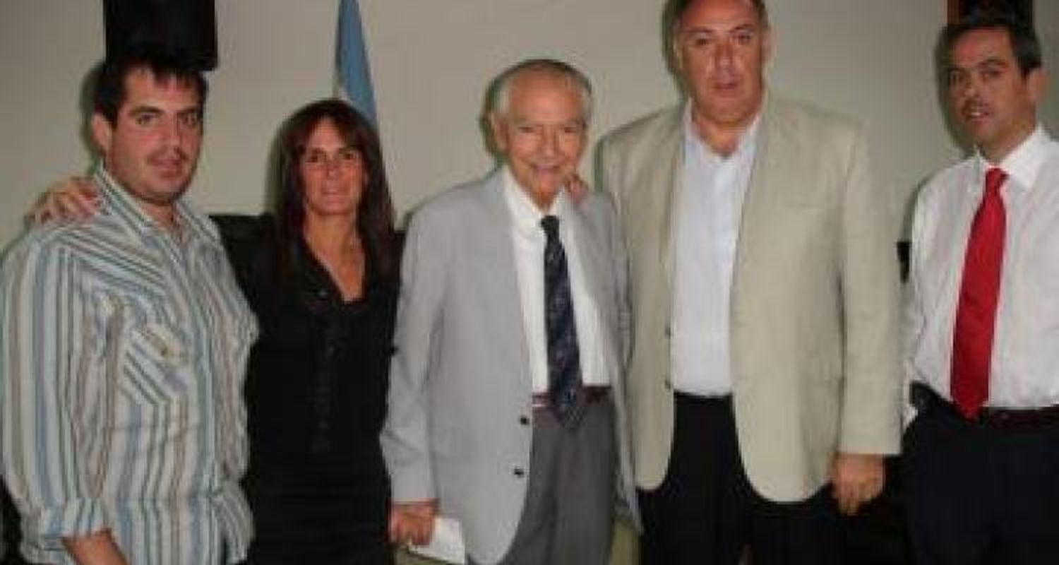 Barbieri con representantes de Juguemos por la Paz