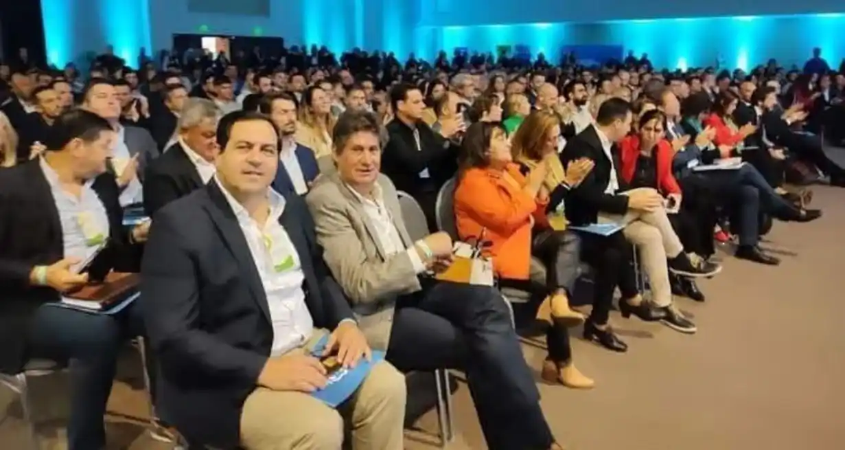 El intendente de Reconquista junto a su par de Funes, Roly Santacroce, en en el encuentro.