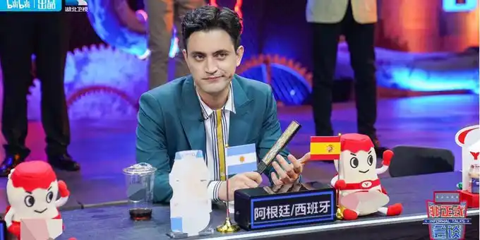 Un joven bonaerense explicó el fenómeno de la inflación argentina en la televisión china y su video es viral en redes
