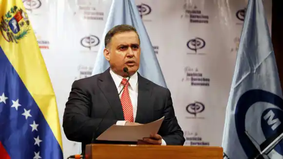 Régimen acusa a médico detenido en Valencia por vender medicamentos que son gratuitos