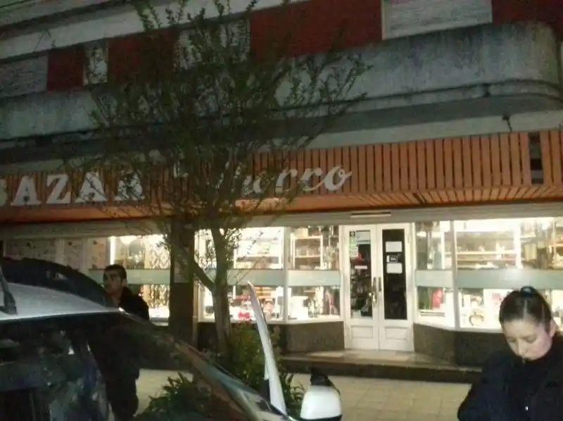 Con un trozo de hierro dañó la abertura de un comercio