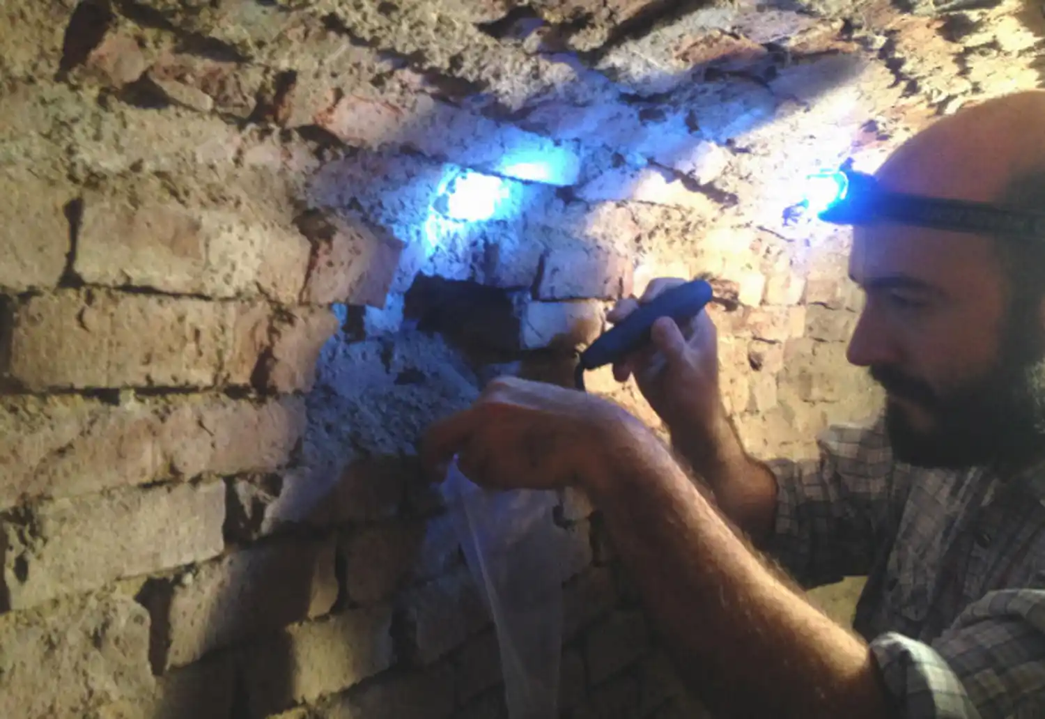 Encontraron fragmentos de lo que sería el piso del Fuerte Independencia en el Templo Danés