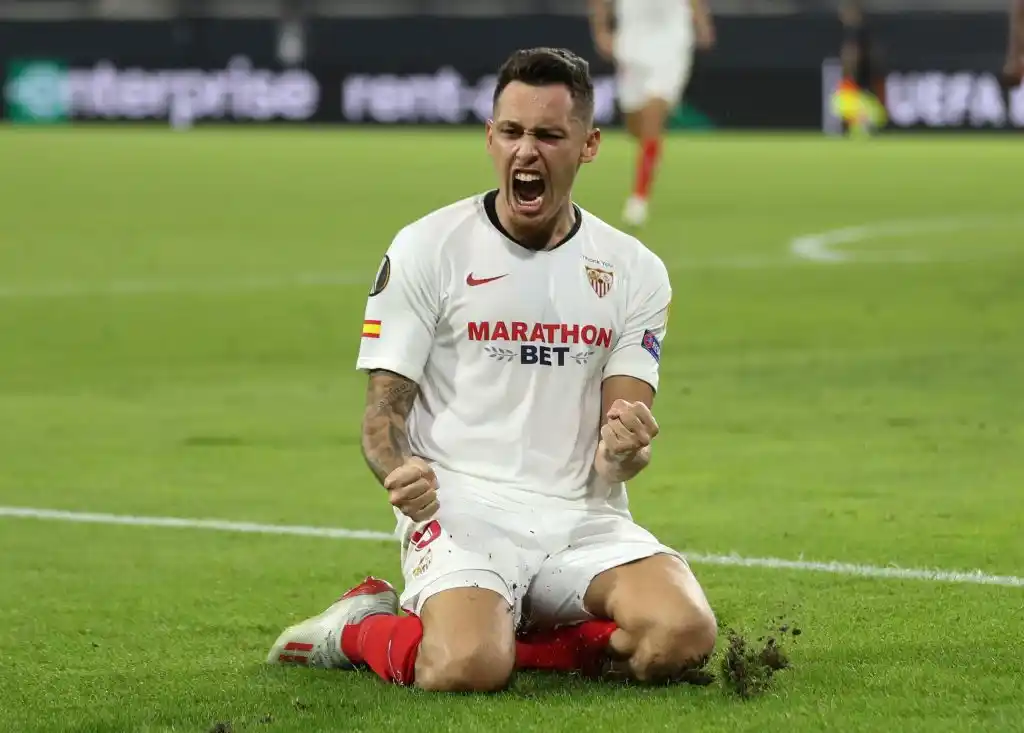 Entre Banega y Ocampos clasificaron a Sevilla