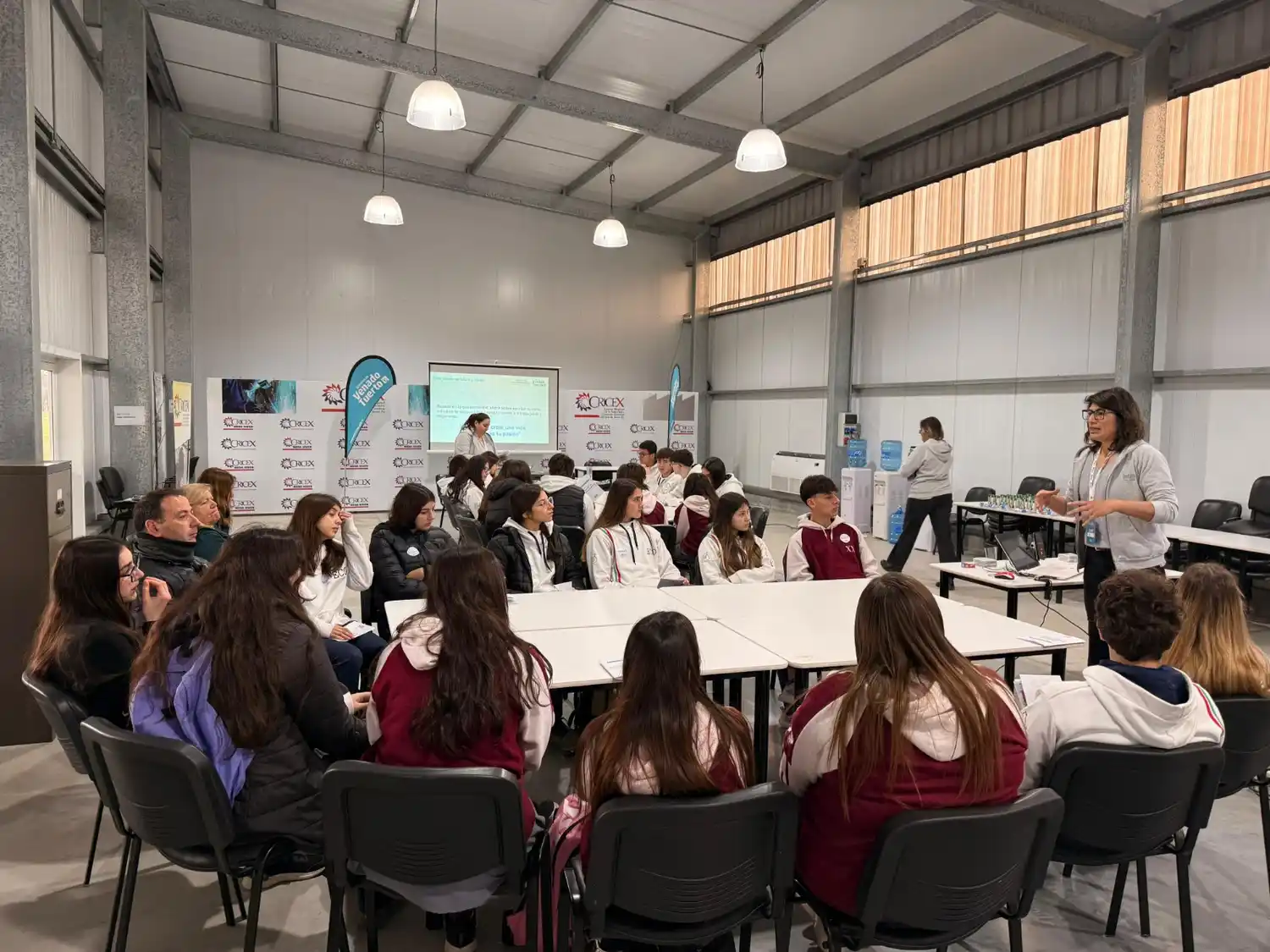 El programa está destinado a estudiantes de 5° y 6° año de escuelas secundarias.