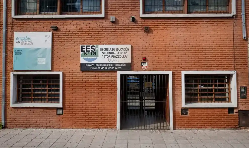La Escuela Secundaria N° 18 "Astor Piazzolla" de Mar del Plata.