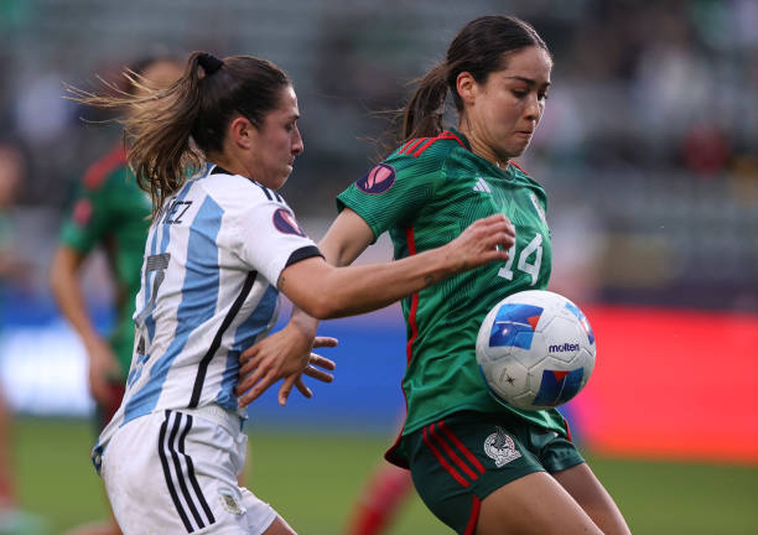 Romina Núñez en acción frente a las mexicanas.