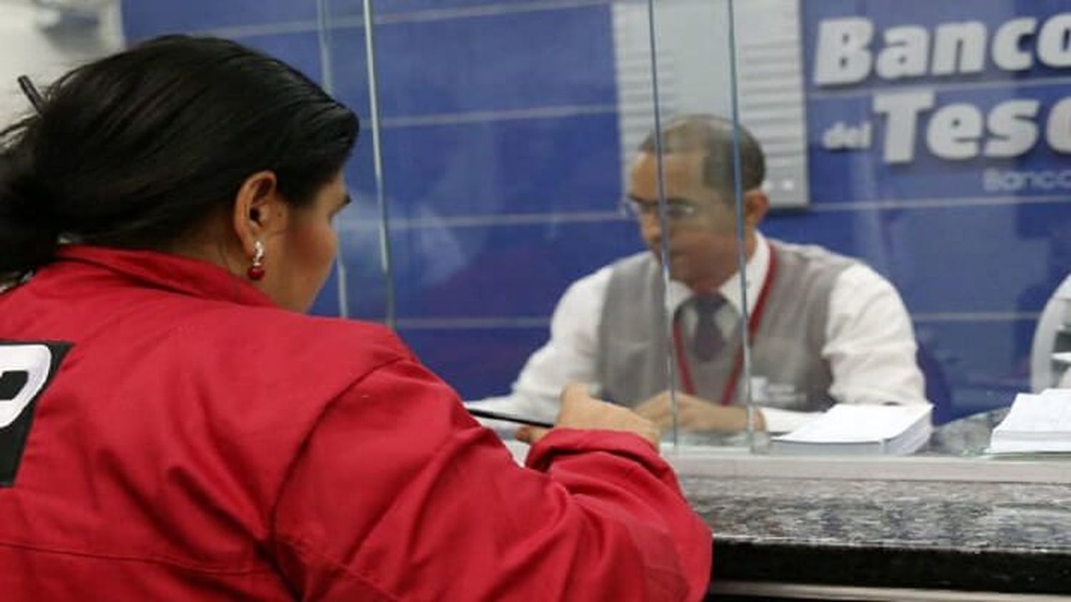 Maduro reduce encaje legal bancario del 85% al 73%