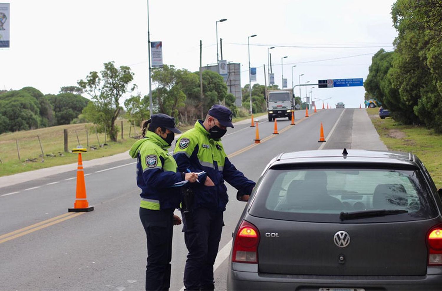 COVID-19: buscan dar con el nexo epidemiológico del policía infectado