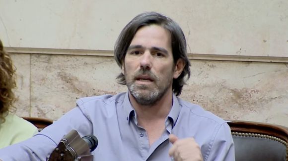 "¿Habrá sacado a pasear las coimas para votar la Ley Bases?": Del Caño acusó de corrupción a Kueider y criticó a Milei