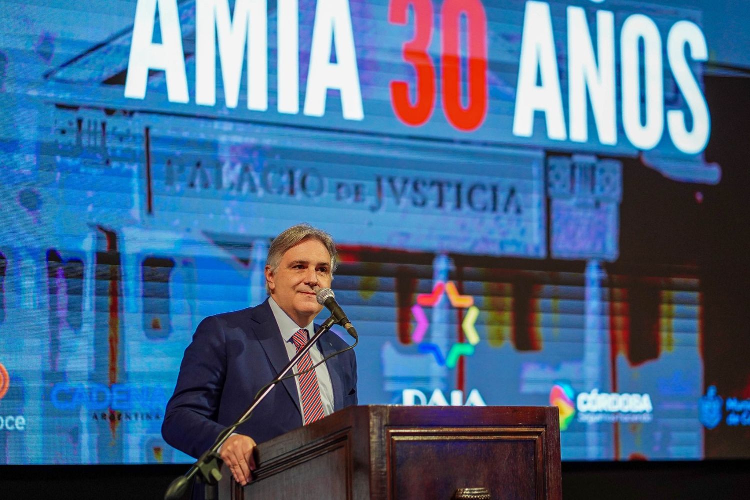 Amia, 30 años: Llaryora les pidió a sus diputados y senadores que voten la ley de juicio en ausencia