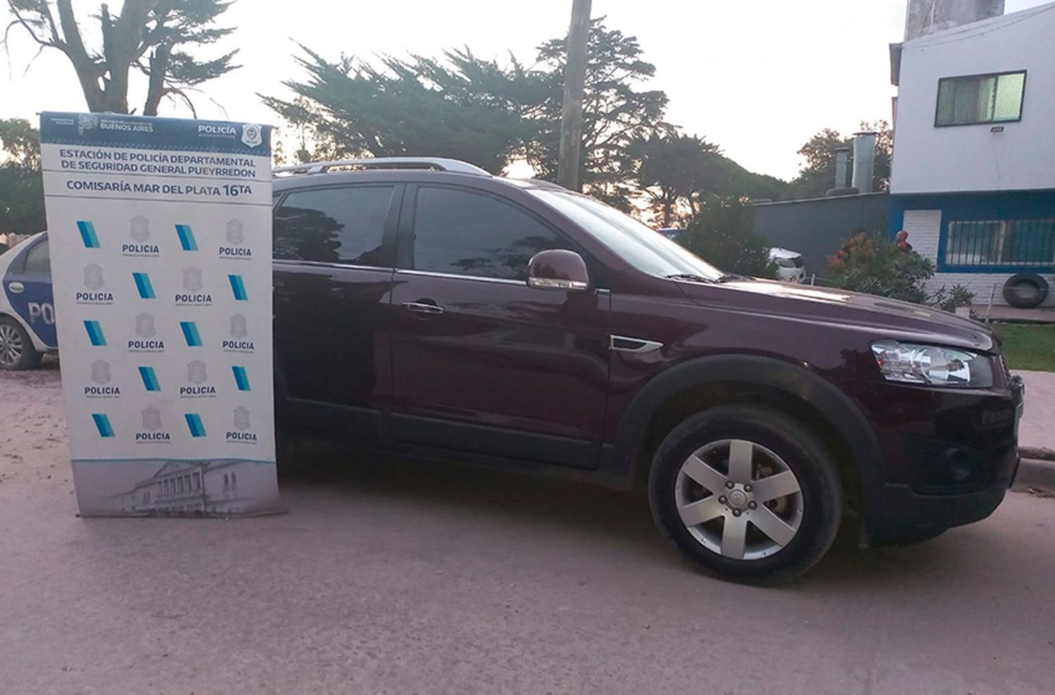 Circulaba con una camioneta "melliza"