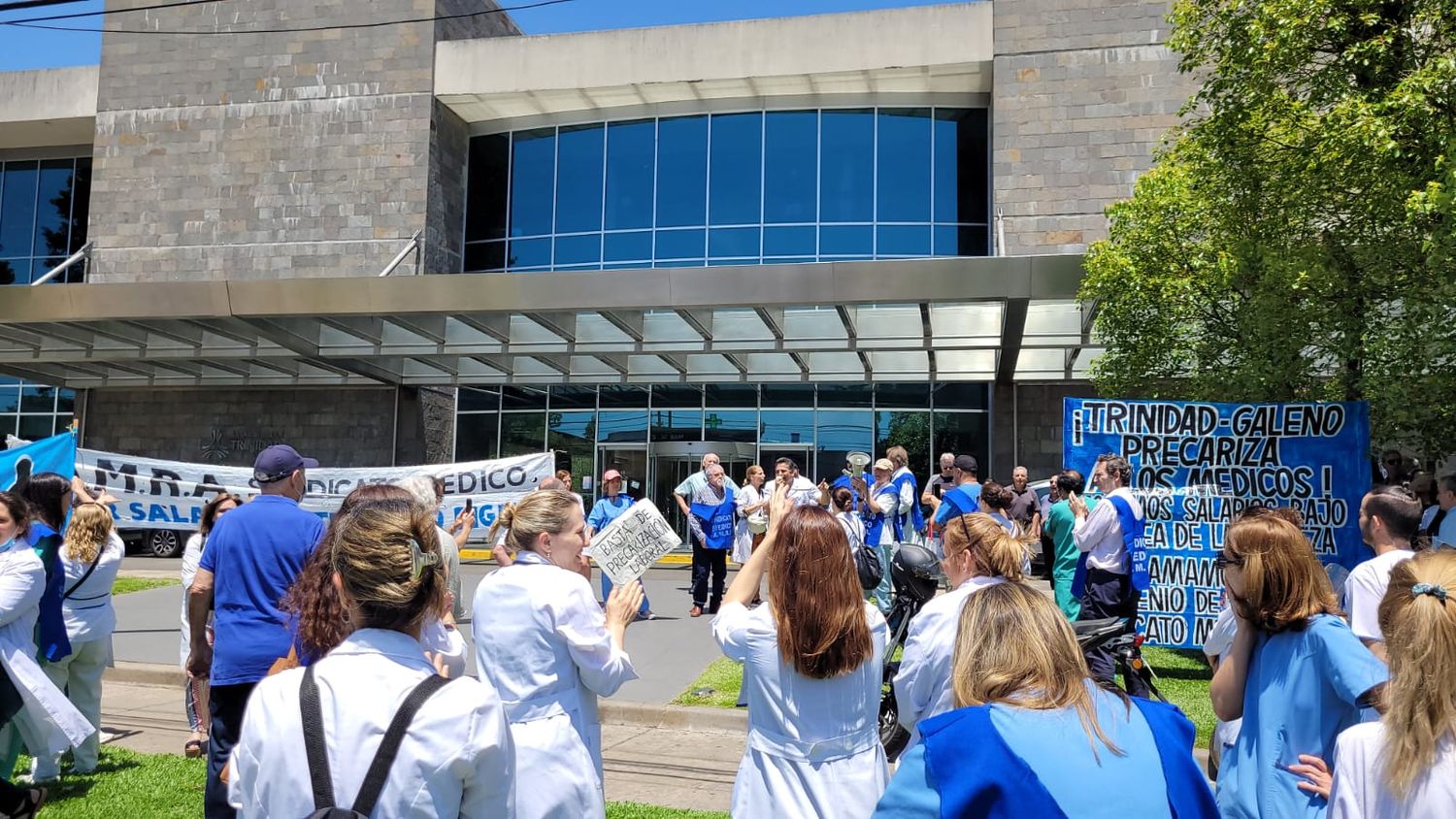 San Isidro: Paro de médicos del Sanatorio La Trinidad en reclamo de $6000 la hora