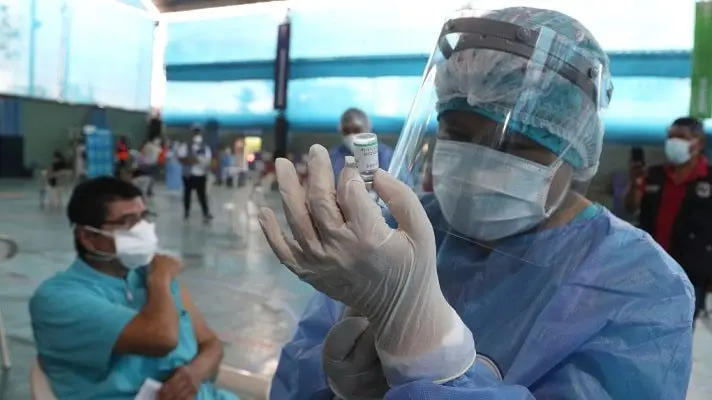 Comienza vacunación de migrantes venezolanos en Perú: hay más de 6.000 inmunizados