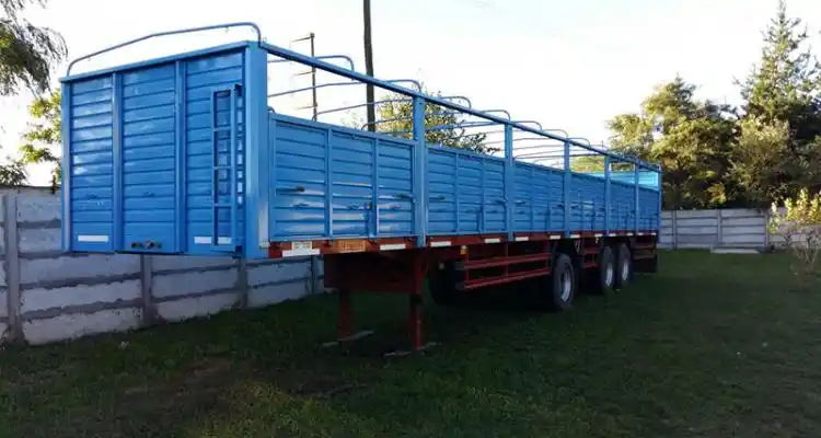 Dejaron abandonado acoplado en Estación de Servicio de Ruta 9
