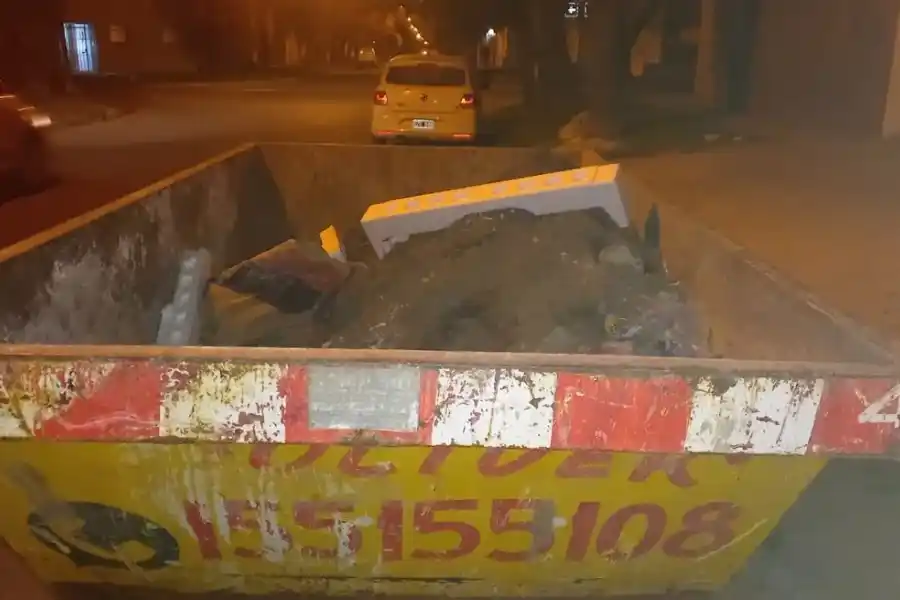 Preocupante: hallaron a una adolescente semidesvanecida dentro de un contenedor en Santa Fe