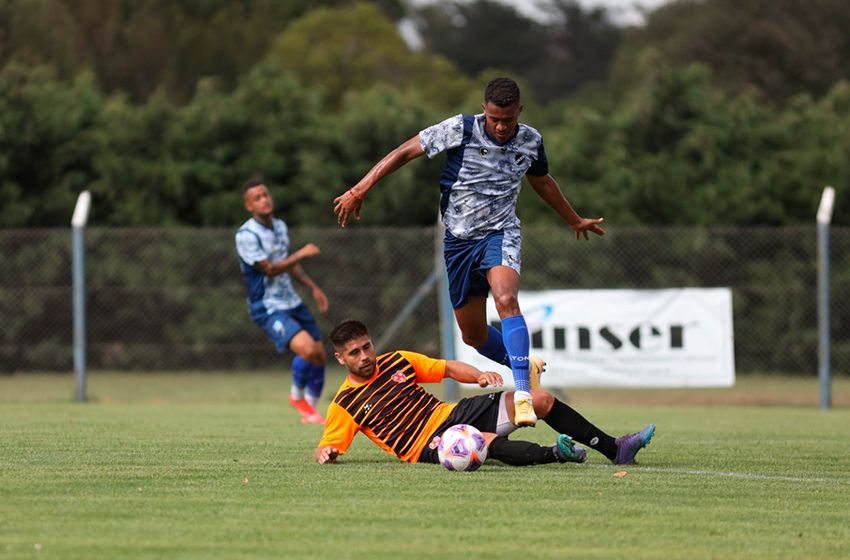 Alvarado ganó en su primer amistoso del año