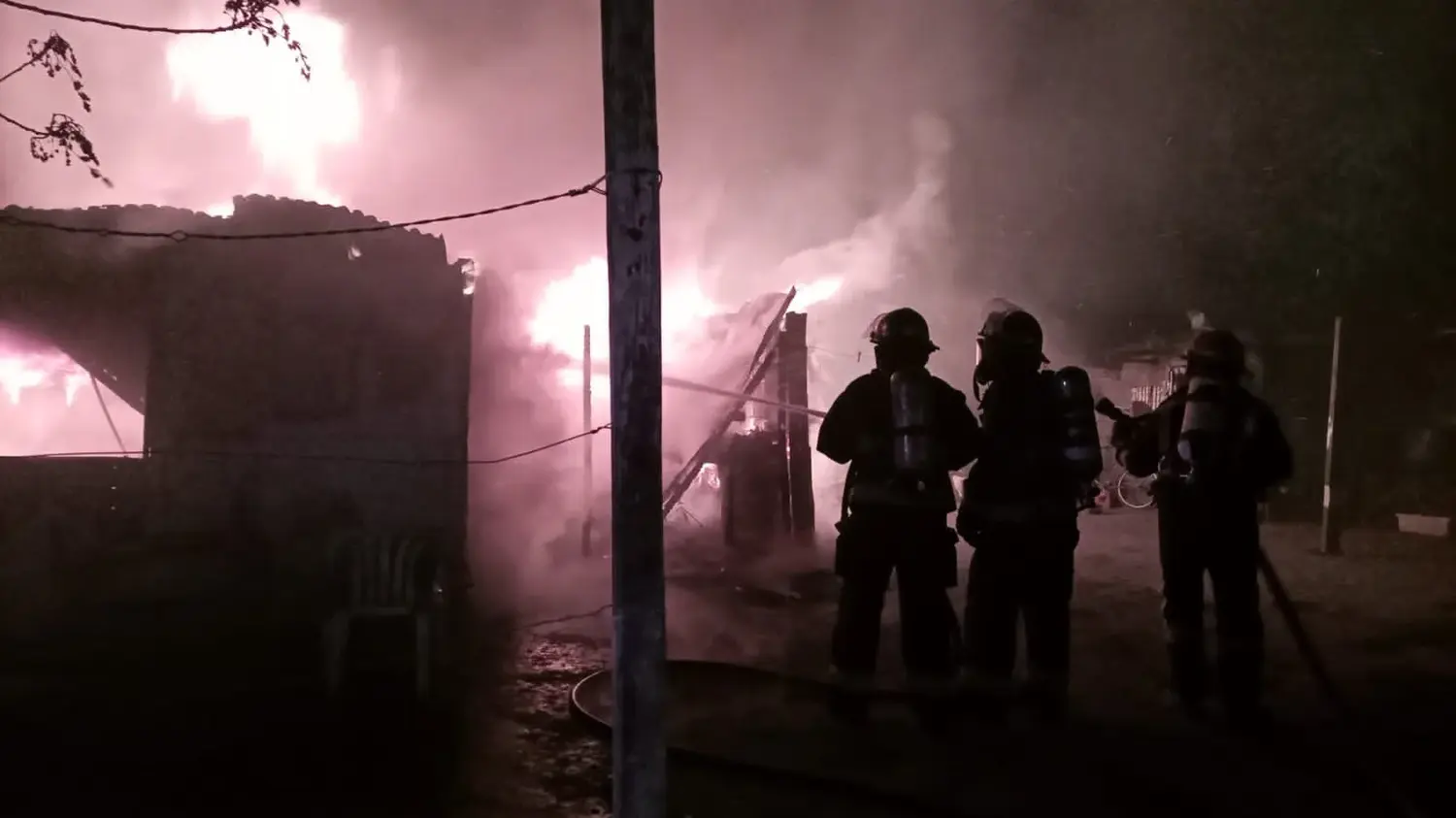 Incendio en una vivienda del asentamiento Suroeste de Rafaela: daños totales