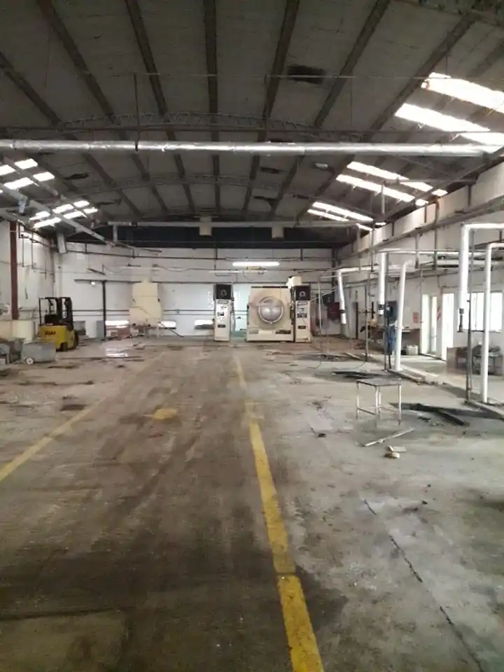 Benito Juárez: desmantelaron fábrica de jeans y el intendente culpó a "la mala administración" de Macri