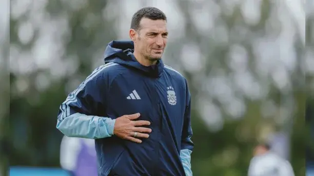 Lionel Scaloni habló sobre su futuro en el primer entrenamiento a puertas abiertas de la Selección argentina.

Foto: Agencia NA (@Selecciónargentina)
