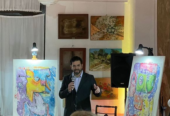 Mache González y las obras de su muestra: “Tiene que ver con la intuición, con lo gestual”