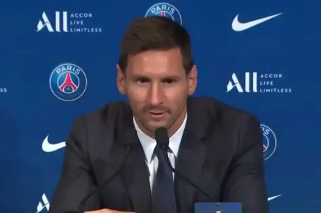 Lionel Messi en conferencia de prensa como nuevo jugador del PSG
